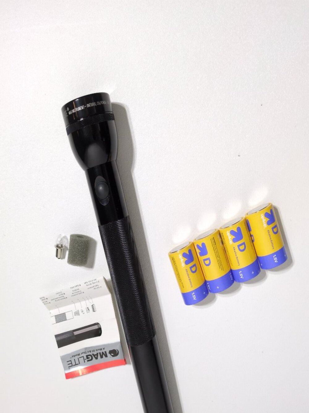 MAGLITE 4 Cell Incandescent Flashlight Black Metal 15 Inch D Batteries Included